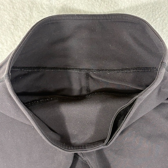 Lululemon Women's Cropped Leggings Size 6 with 21" Inseam in Black - Picture 5 of 13